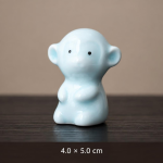 Blauweißes Teetier aus Porzellan — Aufgerichtete Maus