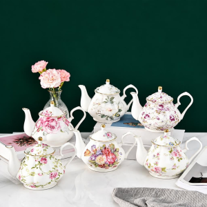 Blumenteekanne aus Keramik mit 900 ml