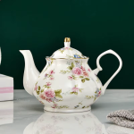 Blumenteekanne aus Keramik mit 900 ml — Rosen und blühende Zweige