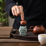 Chinesische Keramikfigur mit Fabelwesen