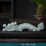Chinesische Keramikfigur mit Fabelwesen — Liegend mit Fächerschwanz