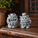 Chinesische Löwenfigur aus Stein — Duo ohne Sockel