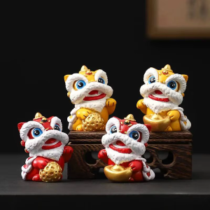 Chinesische Porzellan-Löwenfiguren als Tanzlöwenpaar