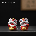 Chinesische Porzellan-Löwenfiguren als Tanzlöwenpaar — Rot