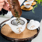 Chinesischer Gaiwan aus Porzellan mit Golddekor