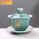 Chinesischer Gaiwan aus Porzellan mit Golddekor — Mintgrün, Kranich nach links gewandt