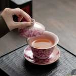 Chinesischer Gaiwan mit Pfingstrosen aus Keramik