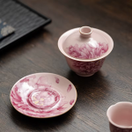 Chinesischer Gaiwan mit Pfingstrosen aus Keramik