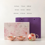 Chinesisches Tee-Set aus Keramik mit Pfirsichmotiv — Ausgestellte Schalen mit Geschenkbox