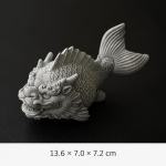 Dekorative Teefigur aus blauem Steinzeug mit Relief — Fisch
