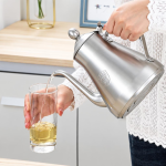 Edelstahl-Teekanne mit Teesieb, 1,5 L
