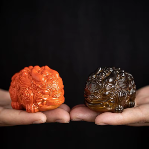 Farbwechselndes Teetier aus Kunstharz