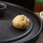 Fisch-Tea-Pet aus Töpferware — Ockergelb