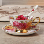 Florale Teetasse mit Untertasse und Löffel aus Bone China
