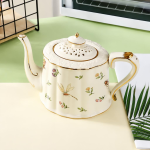 Florales Teeservice aus Keramik mit Golddekor