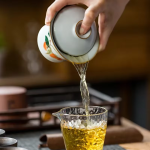 Gaiwan aus Keramik mit verschiedenen Motiven