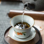 Gaiwan aus Keramik mit verschiedenen Motiven
