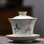 Gaiwan aus Keramik mit verschiedenen Motiven — Vogel und rosa Blüte