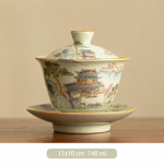 Gaiwan aus Keramik und Teekanne mit Landschaftsmotiv