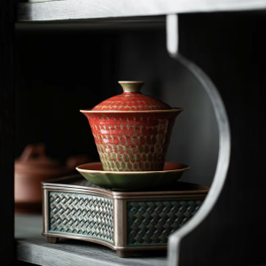Gaiwan aus Porzellan in Granatrot