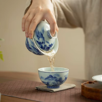 Gaiwan aus Porzellan mit Bergmotiv