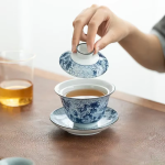 Gaiwan aus Porzellan mit blau-weißem Dekor