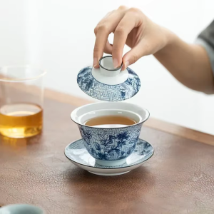Gaiwan aus Porzellan mit blau-weißem Dekor