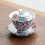 Gaiwan aus Porzellan mit blau-weißem Dekor — Blau und Rosa, Blumen und geometrische Muster