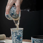 Gaiwan aus Porzellan mit Blumen oder Fruchtdekor