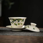 Gaiwan aus Porzellan mit Blumen und Landschaftsmotiven