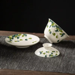 Gaiwan aus Porzellan mit Blumen und Landschaftsmotiven