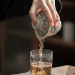 Gaiwan aus Porzellan mit Blumenmotiv