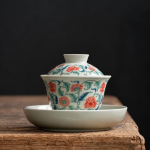 Gaiwan aus Porzellan mit Blumenmotiv