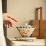 Gaiwan aus Porzellan mit Dekor