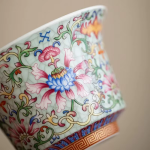 Gaiwan aus Porzellan mit Emailldekor und Deckel