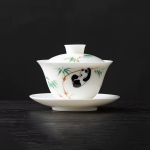 Gaiwan aus Porzellan mit handgemaltem Pandamotiv — 130 ml – 11,8 × 8,8 cm