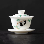 Gaiwan aus Porzellan mit handgemaltem Pandamotiv — 180 ml – 12 × 10 cm