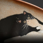 Gaiwan aus Porzellan mit laufender schwarzer Katze