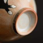Gaiwan aus Porzellan mit laufender schwarzer Katze