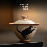 Gaiwan aus Porzellan mit laufender schwarzer Katze