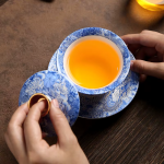 Gaiwan aus Porzellan mit Untertasse