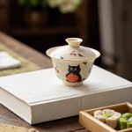 Gaiwan mit Katzenmotiv und Kirschdekor aus Keramik