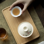 Gaiwan mit Katzenmotiv und Kirschdekor aus Keramik