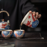 Gaiwan mit rotem Drachen aus Keramik