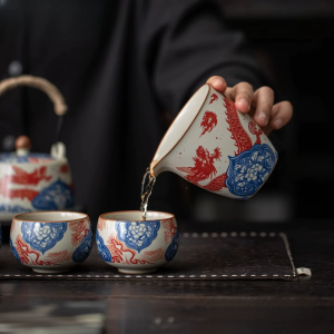 Gaiwan mit rotem Drachen aus Keramik