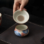 Gaiwan mit rotem Drachen aus Keramik