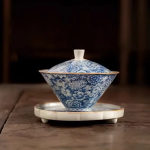 Gaiwan-Teekanne aus blau-weißem Porzellan