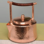 Gehämmerte Kupfer-Teekanne im Vintage-Stil