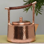 Gehämmerte Kupfer-Teekanne im Vintage-Stil