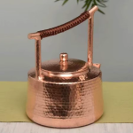 Gehämmerte Kupfer-Teekanne im Vintage-Stil
